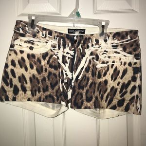 dolce & gabbana leopard print shorts